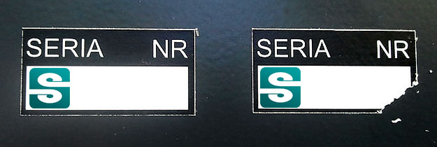 Stickery z folii gwarancyjnej kruszącej, miejsce na wpisanie serii i kolejnego numeru